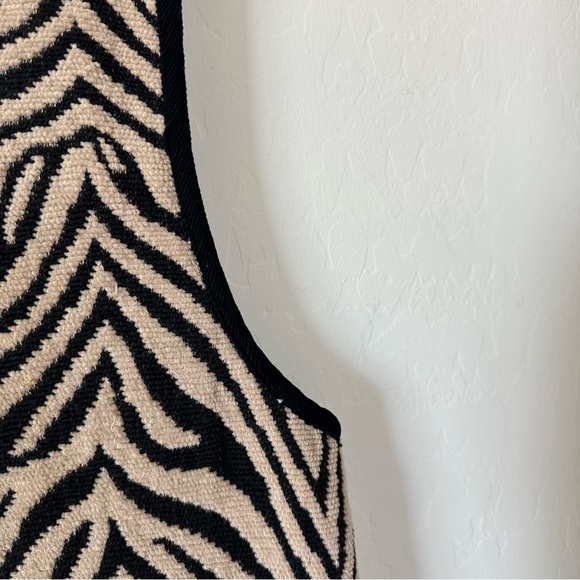 Chicos Vintage Tan & Black Zebra Animal Print Zip Front Tapestry Vest Size 3 - Picture 6 of 13